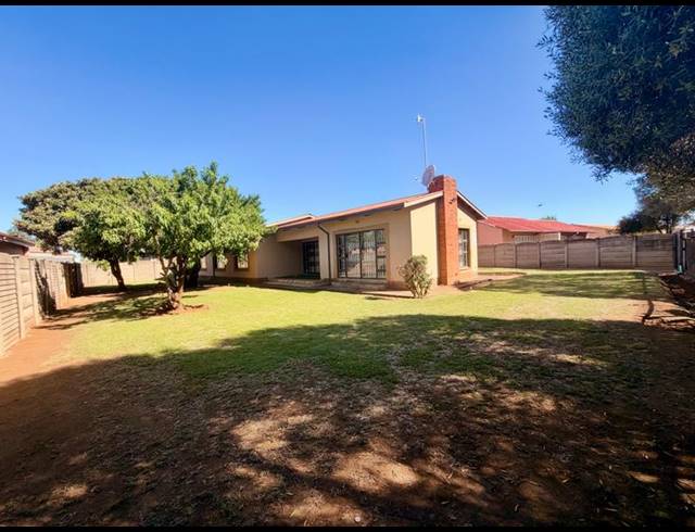 4 BEDROOM HOUSE FOR SALE IN VANDERBIJLPARK CE 4